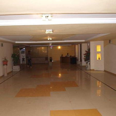 Hotel Maan Residency Ahmedabad Buitenkant foto