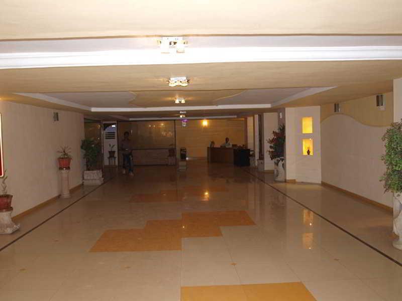 Hotel Maan Residency Ahmedabad Buitenkant foto