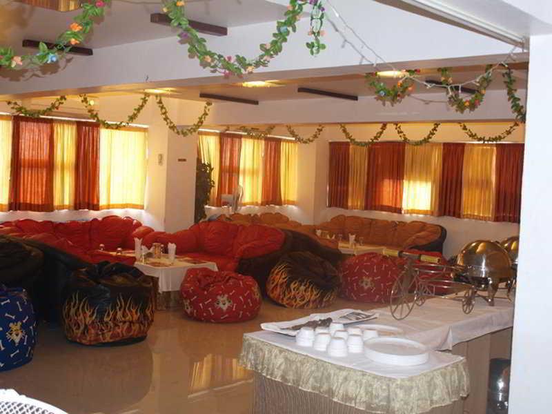 Hotel Maan Residency Ahmedabad Buitenkant foto