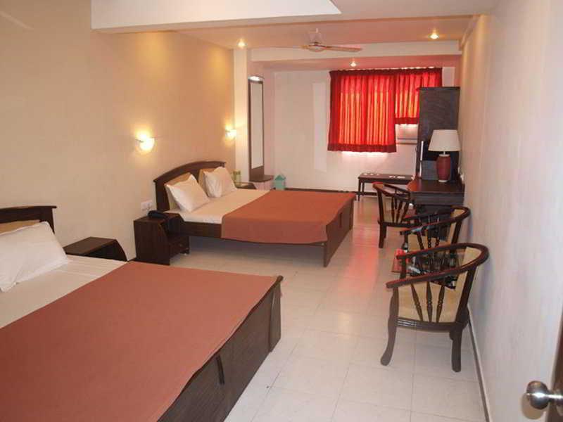 Hotel Maan Residency Ahmedabad Buitenkant foto