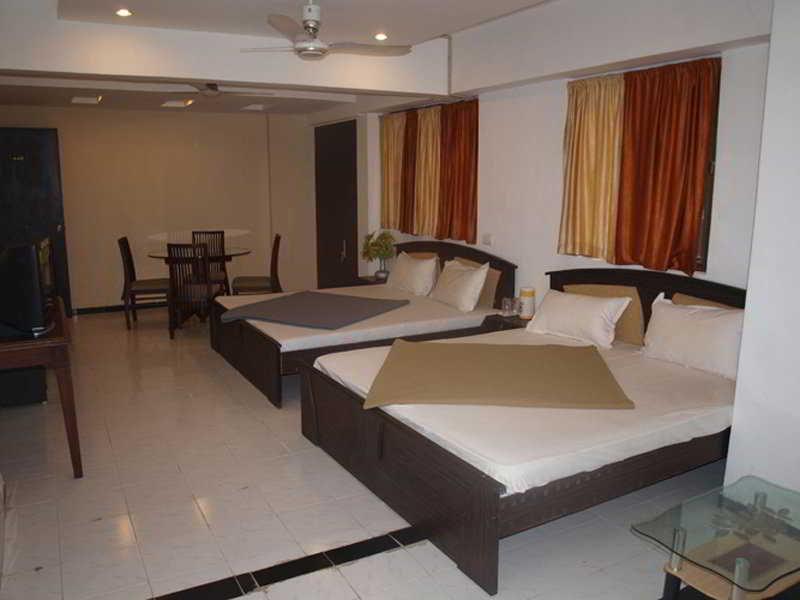 Hotel Maan Residency Ahmedabad Buitenkant foto