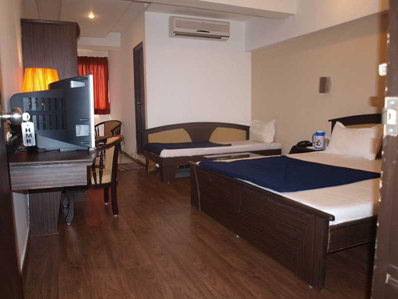 Hotel Maan Residency Ahmedabad Buitenkant foto